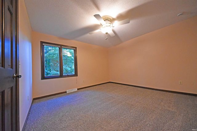 10018 Woodstream Drive, Fort Wayne, IN 46804
