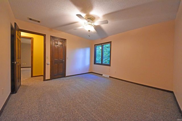 10018 Woodstream Drive, Fort Wayne, IN 46804