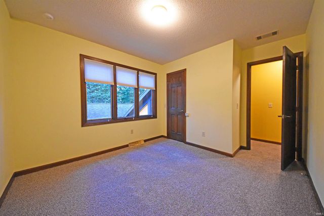 10018 Woodstream Drive, Fort Wayne, IN 46804