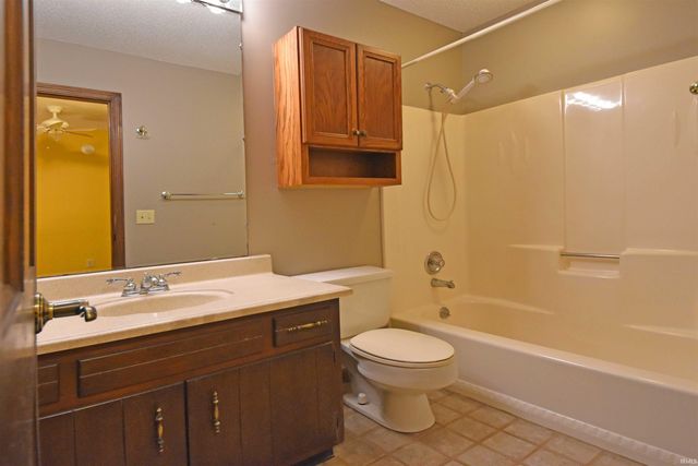 10018 Woodstream Drive, Fort Wayne, IN 46804