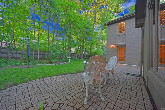 10018 Woodstream Drive, Fort Wayne, IN 46804