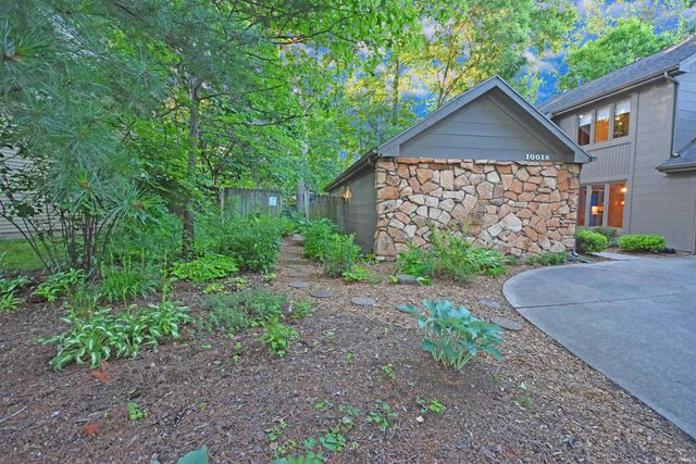10018 Woodstream Drive, Fort Wayne, IN 46804