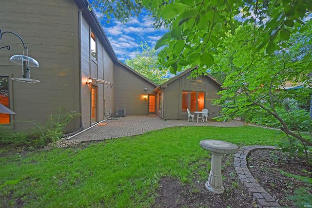 10018 Woodstream Drive, Fort Wayne, IN 46804