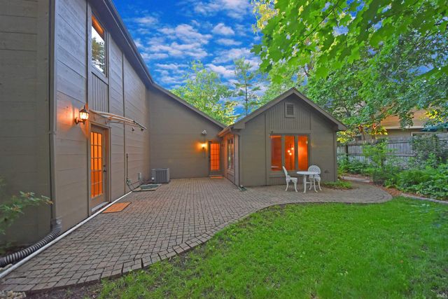 10018 Woodstream Drive, Fort Wayne, IN 46804
