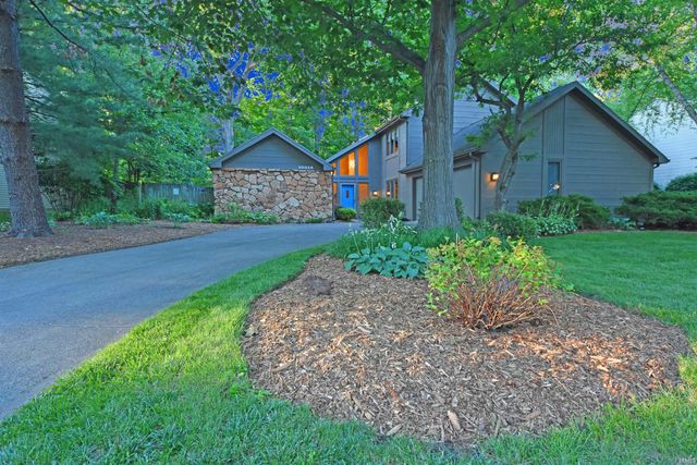 10018 Woodstream Drive, Fort Wayne, IN 46804