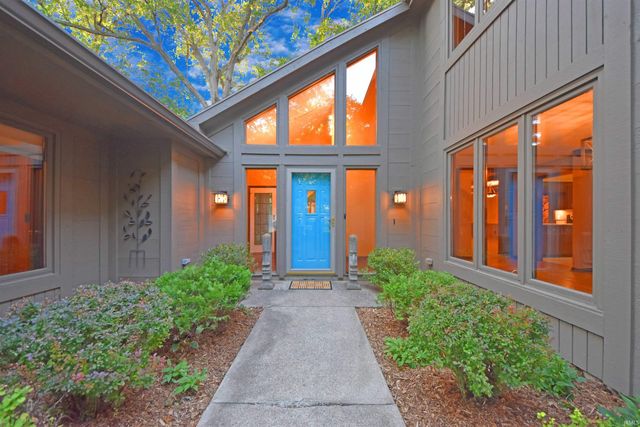 10018 Woodstream Drive, Fort Wayne, IN 46804