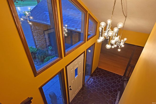 10018 Woodstream Drive, Fort Wayne, IN 46804