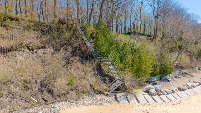 6919 Bendemeer Drive, Fennville, MI 49408
