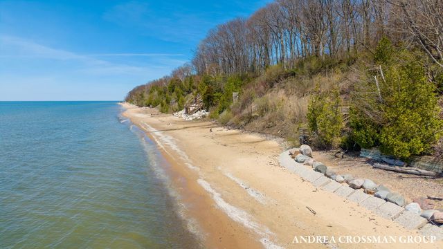 6919 Bendemeer Drive, Fennville, MI 49408