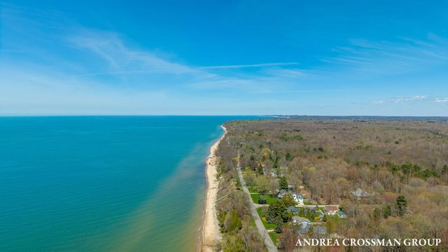 6919 Bendemeer Drive, Fennville, MI 49408