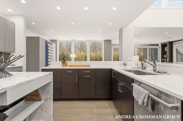 6919 Bendemeer Drive, Fennville, MI 49408