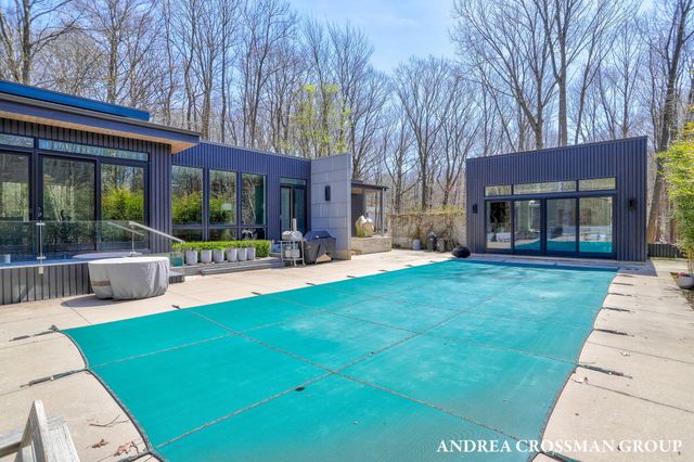 6919 Bendemeer Drive, Fennville, MI 49408
