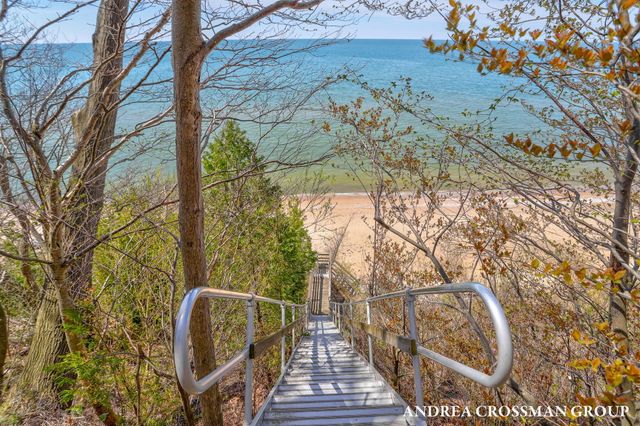 6919 Bendemeer Drive, Fennville, MI 49408