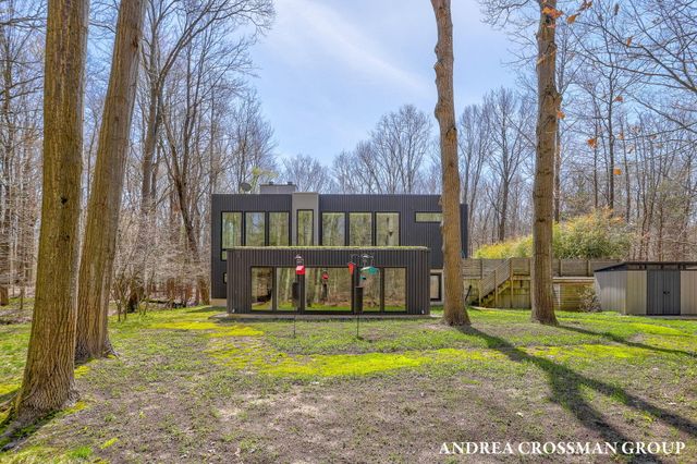 6919 Bendemeer Drive, Fennville, MI 49408