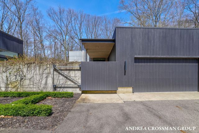 6919 Bendemeer Drive, Fennville, MI 49408