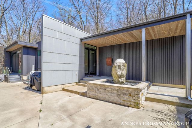6919 Bendemeer Drive, Fennville, MI 49408
