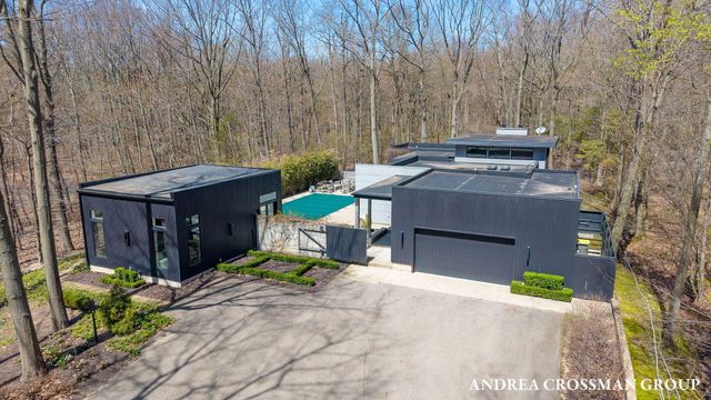 6919 Bendemeer Drive, Fennville, MI 49408