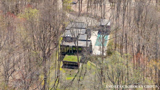 6919 Bendemeer Drive, Fennville, MI 49408