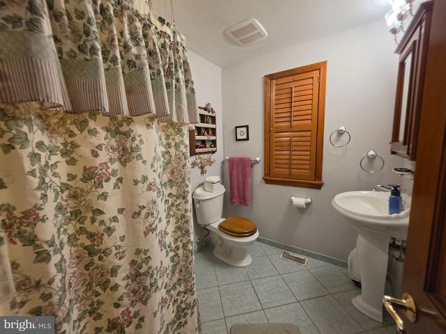 186 FOLLY RD, Chalfont, PA 18914