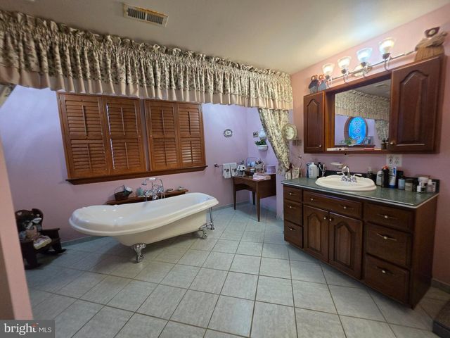 186 FOLLY RD, Chalfont, PA 18914