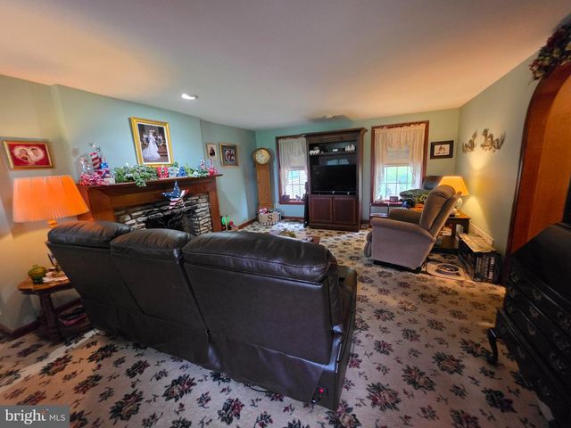 186 FOLLY RD, Chalfont, PA 18914