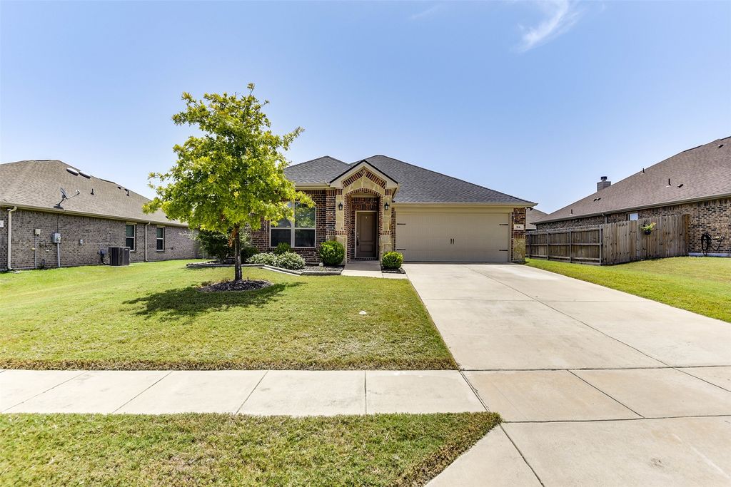 114 Broken Arrow Street, Waxahachie, TX 75165