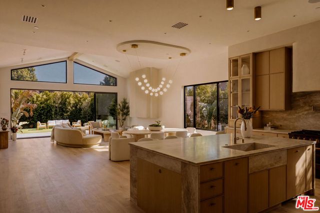 14800 McCormick Street, Sherman Oaks, CA 91411