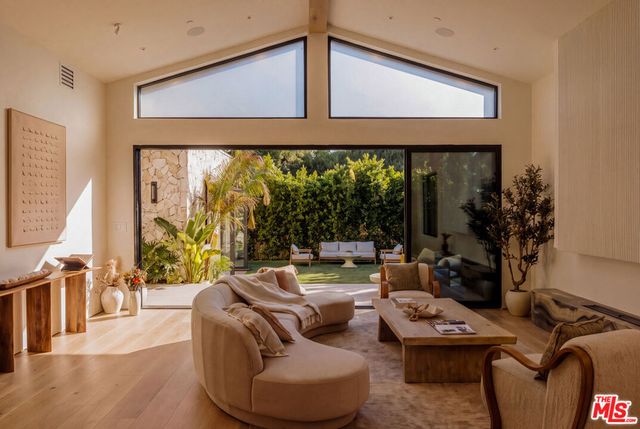14800 McCormick Street, Sherman Oaks, CA 91411