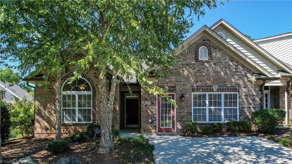 2521 Saintsbury Drive, Burlington, NC 27215