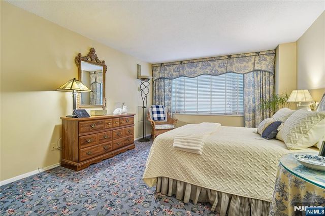 555 North Avenue 17-U, Fort Lee, NJ 07024