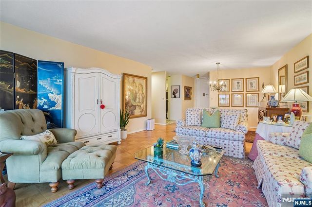 555 North Avenue 17-U, Fort Lee, NJ 07024