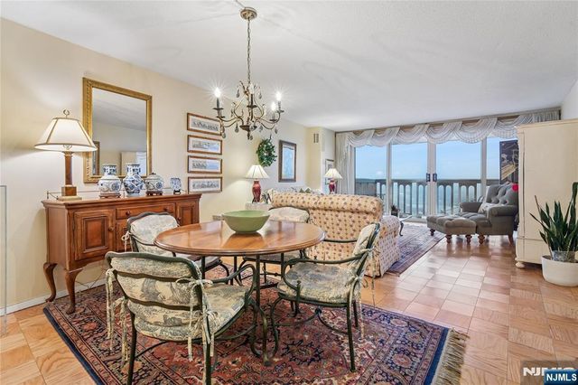 555 North Avenue 17-U, Fort Lee, NJ 07024