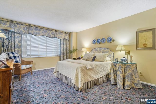 555 North Avenue 17-U, Fort Lee, NJ 07024