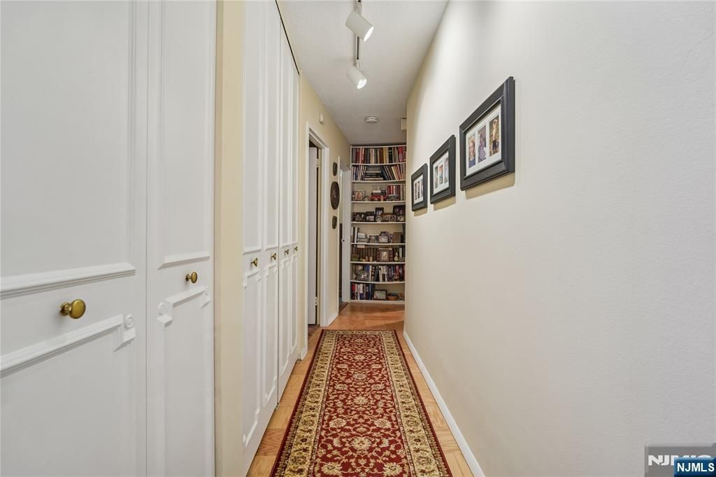 555 North Avenue 17-U, Fort Lee, NJ 07024