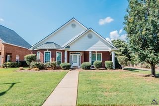 100 Jamestown Ct, Centerville, GA 31028
