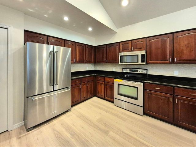 2214 GREEN OAKS LANE, Tampa, FL 33612