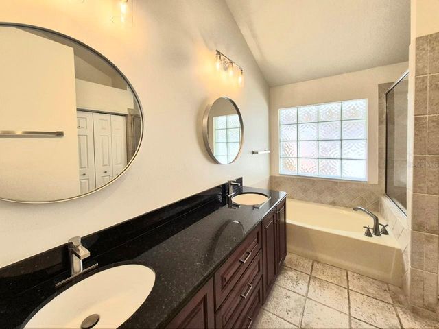 2214 GREEN OAKS LANE, Tampa, FL 33612