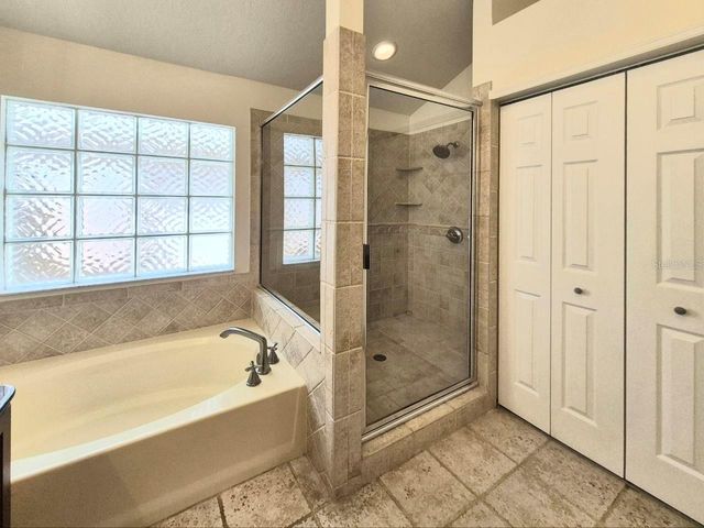 2214 GREEN OAKS LANE, Tampa, FL 33612