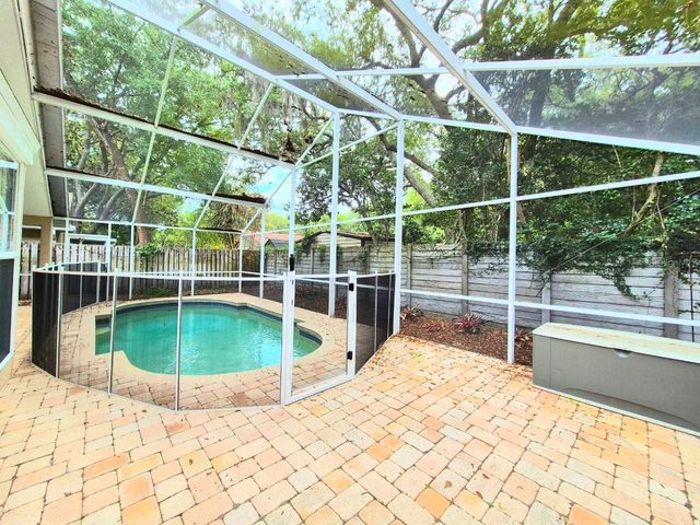 2214 GREEN OAKS LANE, Tampa, FL 33612