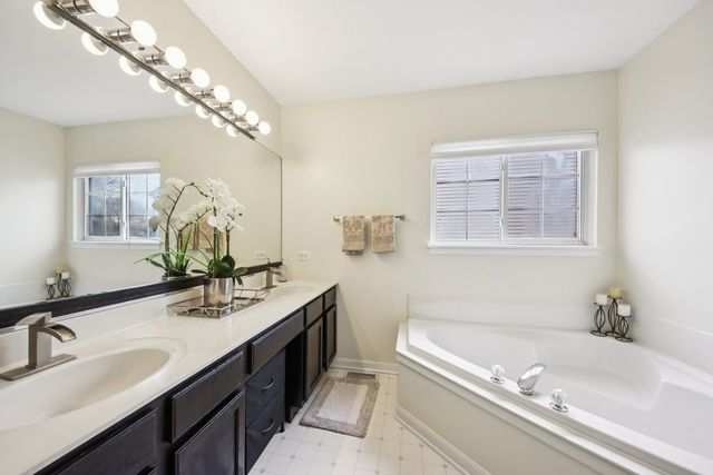 533 Rose Lane, Bartlett, IL 60103