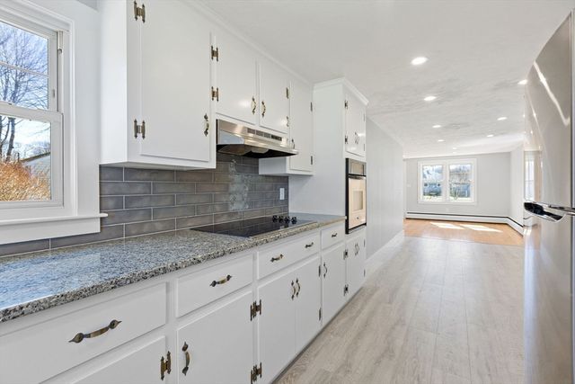 14 Sharon Dr, Falmouth, MA 02536