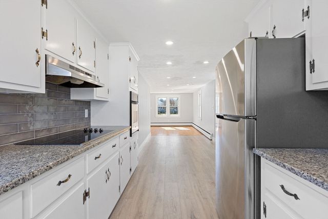 14 Sharon Dr, Falmouth, MA 02536