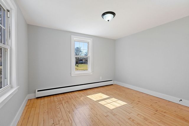 14 Sharon Dr, Falmouth, MA 02536