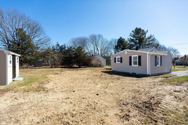 14 Sharon Dr, Falmouth, MA 02536