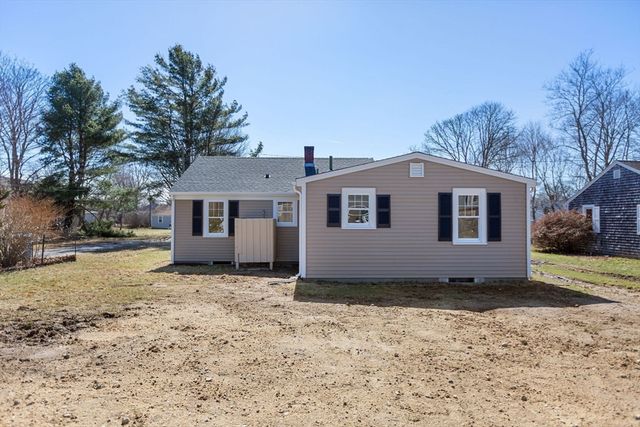 14 Sharon Dr, Falmouth, MA 02536