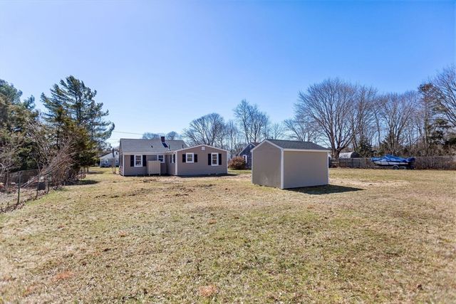 14 Sharon Dr, Falmouth, MA 02536