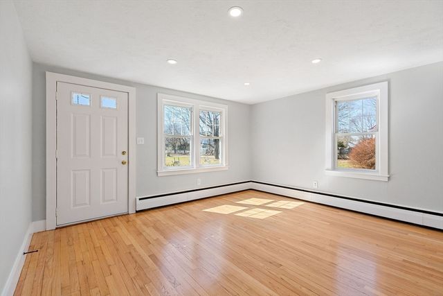 14 Sharon Dr, Falmouth, MA 02536