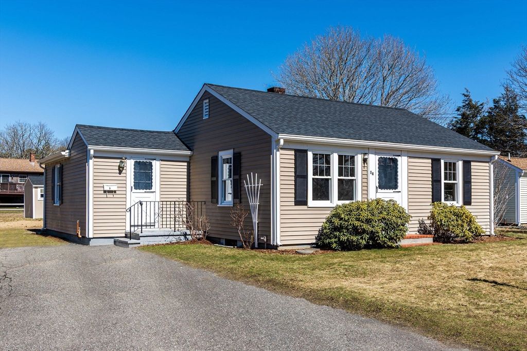 14 Sharon Dr, Falmouth, MA 02536