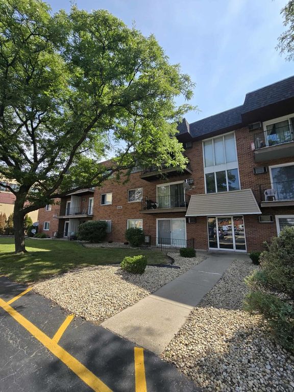 11245 S Harlem Avenue B1, Worth, IL 60482 — photo 2