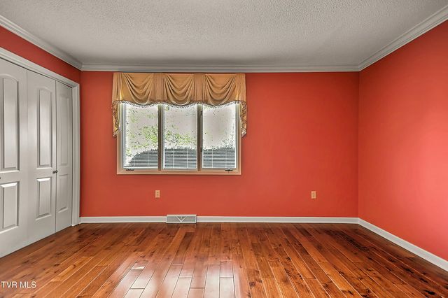 2704 Suffolk Street, Kingsport, TN 37660